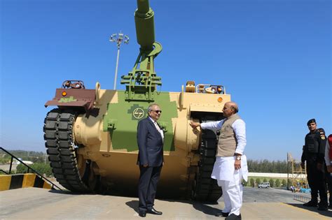 印军发布T-90在海拔4200米高度演练视频，距中印边境40公里|中印边境|印度陆军|拉达克_新浪新闻