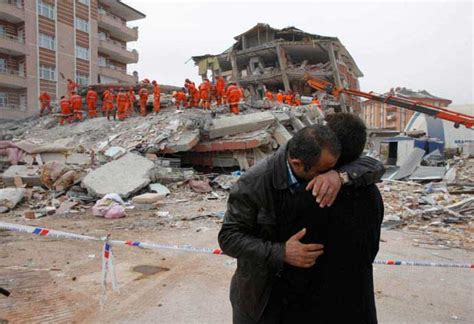 爱琴海地震已致土耳其92死994伤 搜救队仍在寻找生还者
