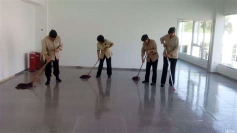 靠“扫大街”赚出百亿身价，成功把公司做上市：中国最强清洁工的扫街传奇 - 专栏 - 创业邦