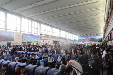 广州南汽车站元旦假期加密班次疏运旅客