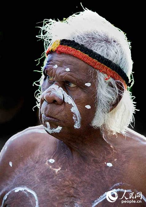 体验澳大利亚土著文化——观悉尼原住民祭祀舞蹈表演--国际--人民网