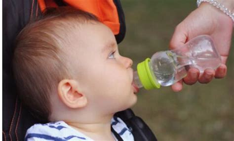 宝宝缺水的六个常见表现，你看出来了吗？