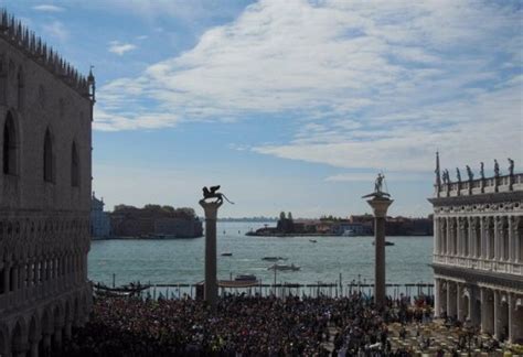 威尼斯大运河和圣玛丽亚大教堂景色图片-威尼斯大运河和圣玛丽亚大教堂景色素材-高清图片-摄影照片-寻图免费打包下载