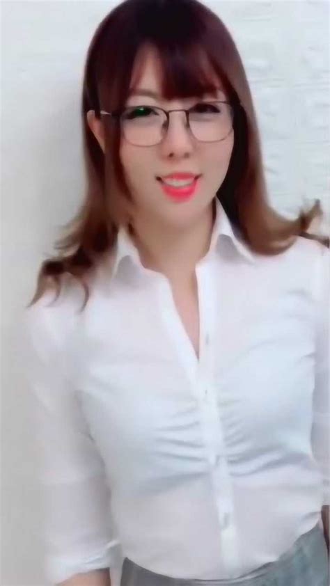 波多野结衣老师这身打扮，真的很像一个女教师，好想当她的学生！_腾讯视频