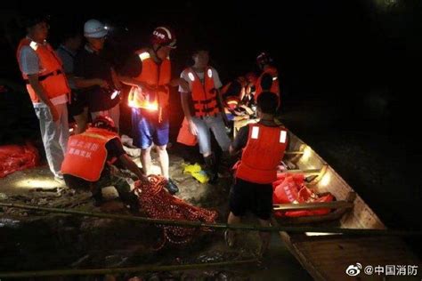 湖北恩施鹤峰突发山洪 消防员救出58人其中7人遇难