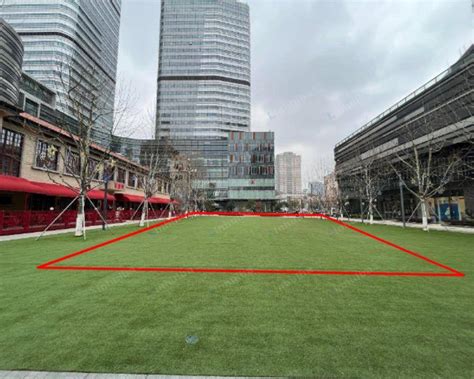 上海市长宁区人民政府-商圈-长宁来福士广场的草坪变身“冰雪天地”，可美了！