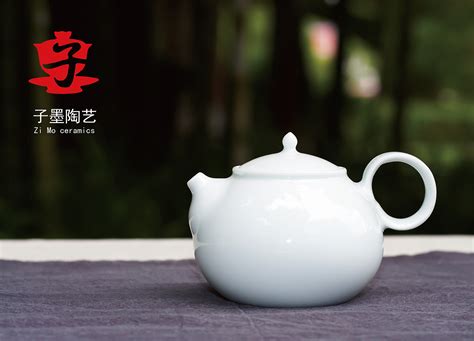 景德镇瓷器店里近万块一个的小茶杯，也不知有没有人会买来喝茶