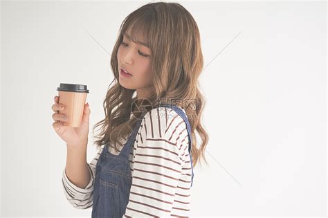女生头像温柔拿饮料