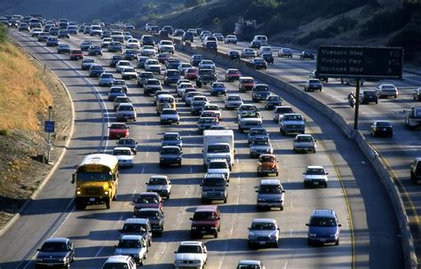 美国洛杉矶高速公路上交通拥挤视频素材_ID:VCG42Nsfw20010006-VCG.COM
