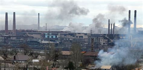 近千名乌方武装人员投降！亚速钢铁厂内还有谁？|乌克兰|武装人员|人道主义_新浪新闻