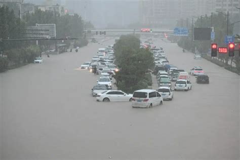 台风“云雀”登陆前夜 上海市区暴雨如注！--读图--首页