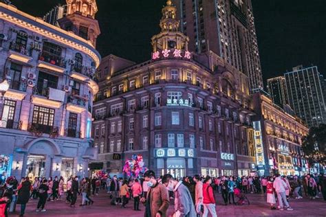 武汉江汉路有“天下第一步行街”的美誉，中国最长的步行街|钟楼|步行街|江汉路_新浪新闻