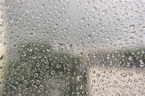 雨滴落在窗户上下雨天浅景深高清图片下载-正版图片504041230-摄图网