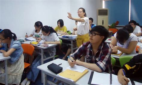 报告显示中小学生补习班年均费用12000元，最高达30万|界面新闻 · 中国