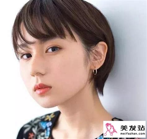 简约温柔短发女生头像