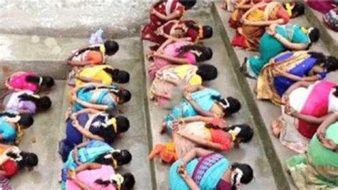 印度女人想怀孕生孩子，集体躺在大街上，镜头记录全过程！