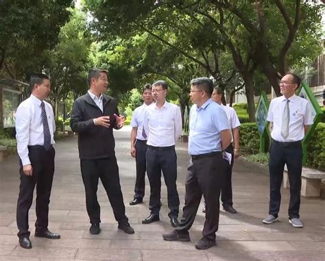 冯毅开展教师节走访慰问活动-楚雄市人民政府