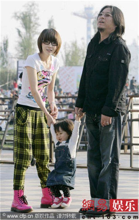她19岁嫁38岁高晓松，生下女儿后却离婚，如今32成身价上亿总裁！__财经头条