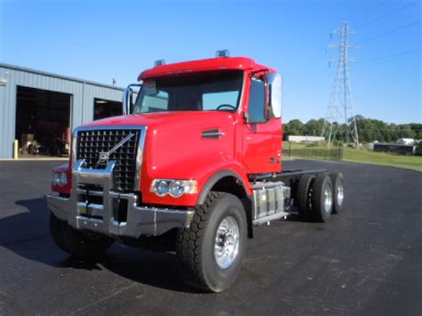 2019 VOLVO VHD64F CAB CHASSIS TRUCK FOR SALE #290433