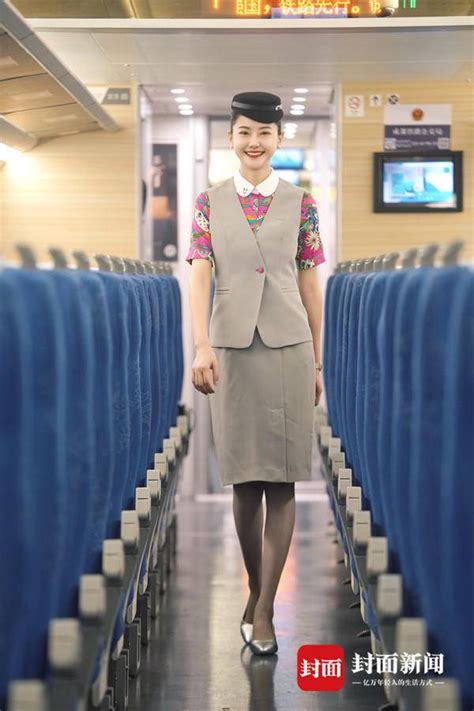 蓉港直达高铁开通在即 “动妹儿”将穿巴蜀特色制服并培训基本粤语技能 - 封面新闻
