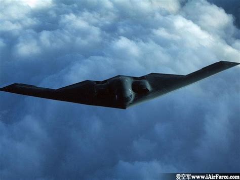 新型B-2轰炸机即将首飞，美国隐轰为啥这么牛，秘密材料才是关键