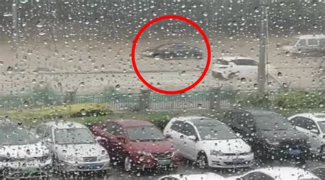 实拍北京暴雨:部分路段积水严重 汽车轮胎被淹没|实拍|北京-社会资讯-川北在线