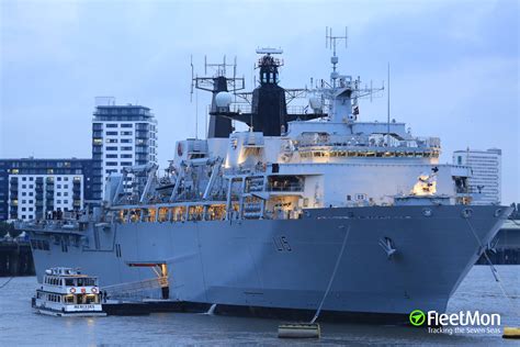 L 15 HMS Bulwark Landing Platform Dock LPD Royal Navy