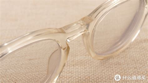 眼镜坏了能用胶水粘吗？眼镜损坏了最佳的维修方式是什么？_套镜_什么值得买