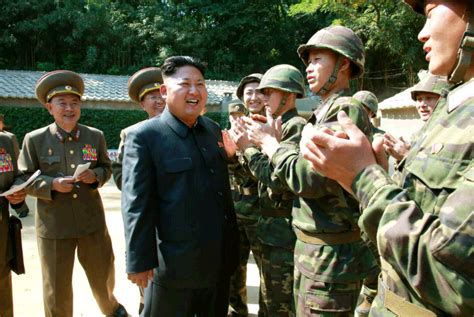 高清：金正恩指导朝鲜部队火炮实弹射击训练 赞官兵"神炮手"【4】--国际--人民网
