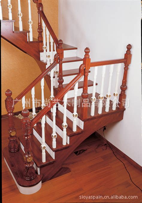 厂家力推原木复式楼梯 高配置纯品种 靠设计巧生活-广州市尚艺名梯有限公司