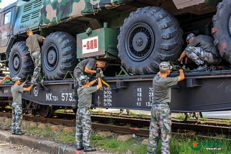 中国向缅甸出口东风21型军列：第六、七辆交付_新浪图片