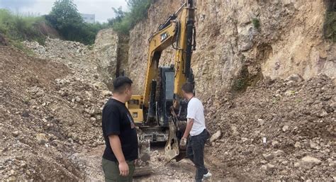 武义县自然资源和规划局现场阻止偷矿行为