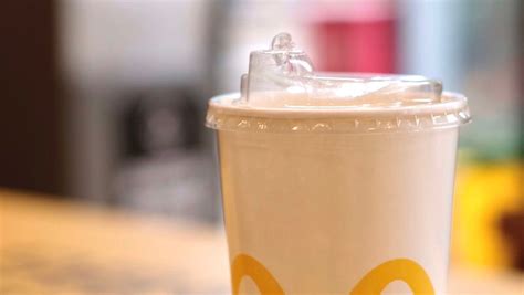 麦当劳中国宣布逐步停用塑料吸管