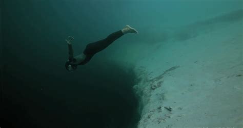 海底9万米有多恐怖 极限海底一万米吓疯潜水员-小狼观天下
