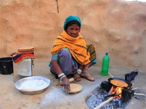 印度农村女人，地位低下的难以想象|印度|农村|地位_新浪新闻
