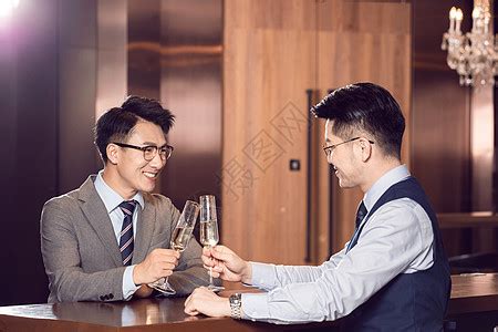 武汉一餐馆挂“喝酒技术培训基地”招牌 店员：好玩_凤凰网