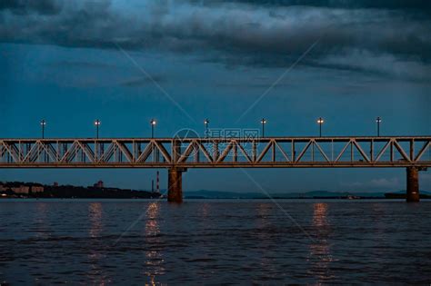 日落时在阿穆尔河上桥俄罗斯高清图片下载-正版图片506161027-摄图网