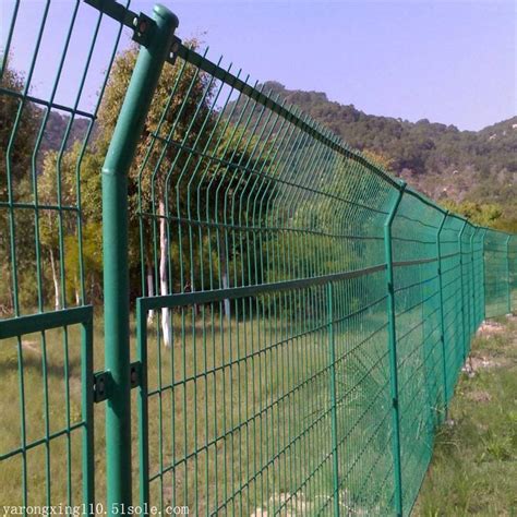 圈地护栏网生产批发销售/圈地护栏网立柱尺寸_护栏/围栏/栏杆_第一枪