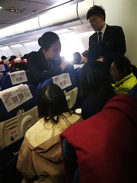 东航北京分公司巴厘岛回程高空救助休克乘客 - 中国民用航空网
