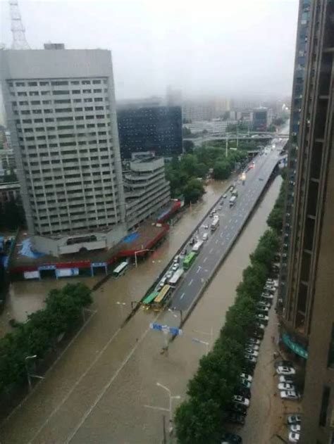 武汉暴雨致主城区多处积水--