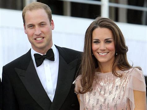 威廉王子与凯特王妃在婚礼上的甜蜜瞬间_大辽网_腾讯网