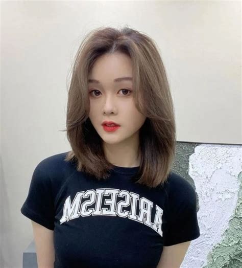 齐肩发女生头像温柔