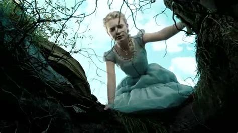 爱丽丝梦游仙境2：爱丽丝又来到了仙境，却得知帽客疯了？