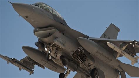 北约称乌飞行员已在受训 并计划在未来部署F-16战机以加强乌克兰的防空系统_军事频道_中华网