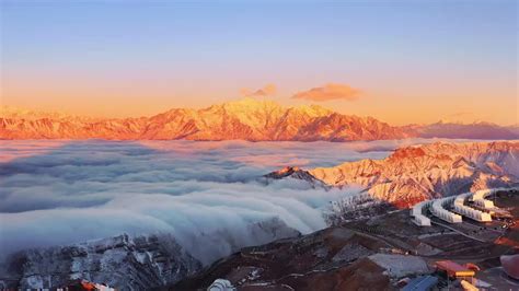 世界最高峰，珠穆朗玛峰，日落，日照金山视频素材_ID:VCG2218012593-VCG.COM