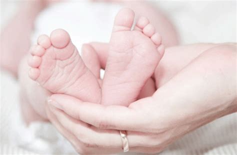 男婴手握节育器出生，生命力最顽强的宝宝_腾讯视频