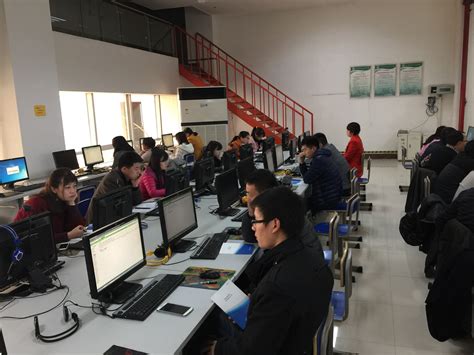 学院办公室举行网站管理员业务培训-咸阳职业技术学院信息化建设中心