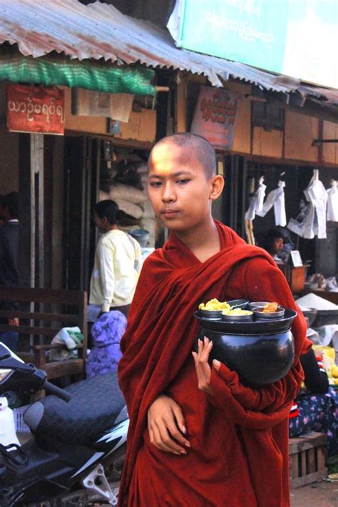 缅甸女孩为防拐卖出家为尼, 社会地位低下, 靠化缘一天只能吃两顿