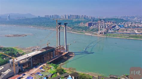 百米高空架起跨江天梯 航拍泸州长江二桥建设现场_四川在线