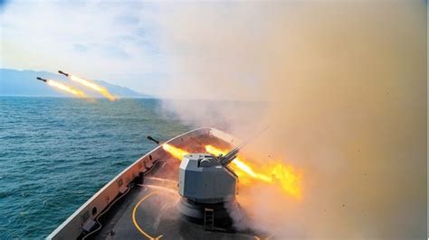 美舰巡航西沙海域 港媒：显然是回应解放军向南海发射导弹_手机凤凰网